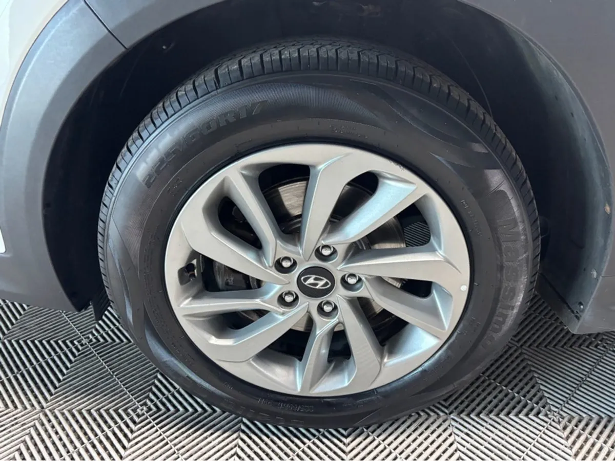 Hyundai Tucson 1.7 Executive 5DR - Image 4