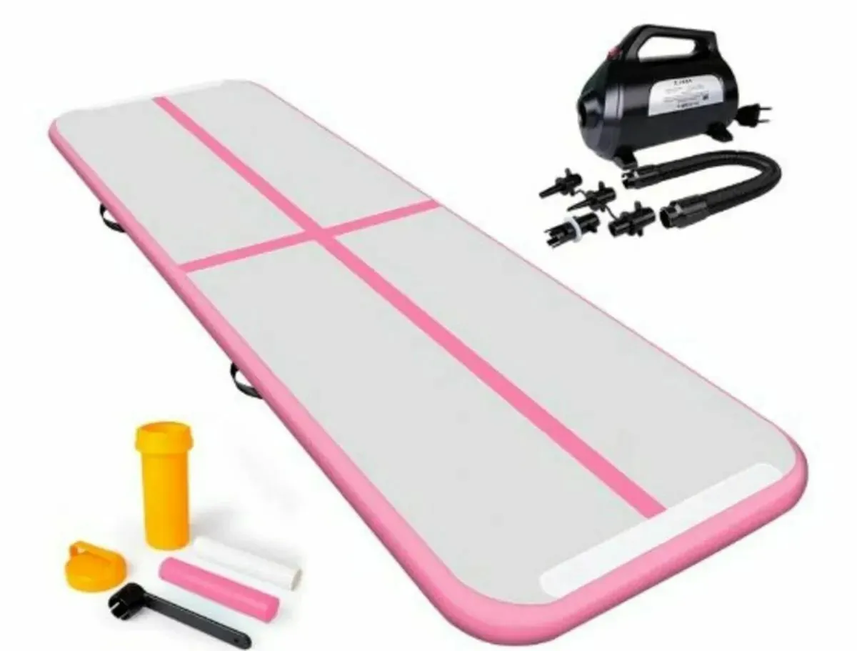 Inflatable Mats: Ideal for Gymnastics Safety - Image 1