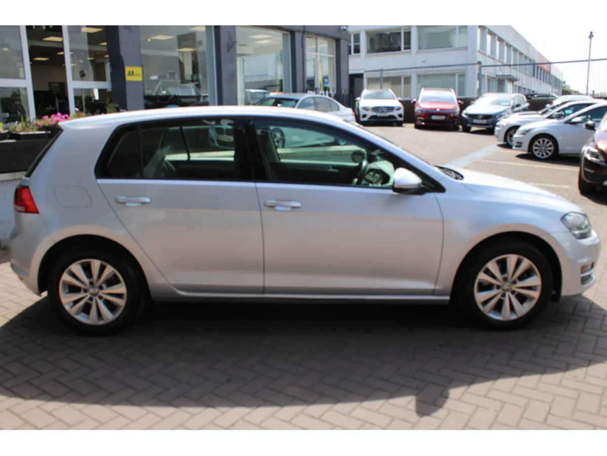 Volkswagen Golf 1.2 TSI COMFORTLINE PLUS 5DR HATCH - Image 4