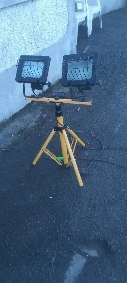 Stand up floodlights extends as well - Image 4