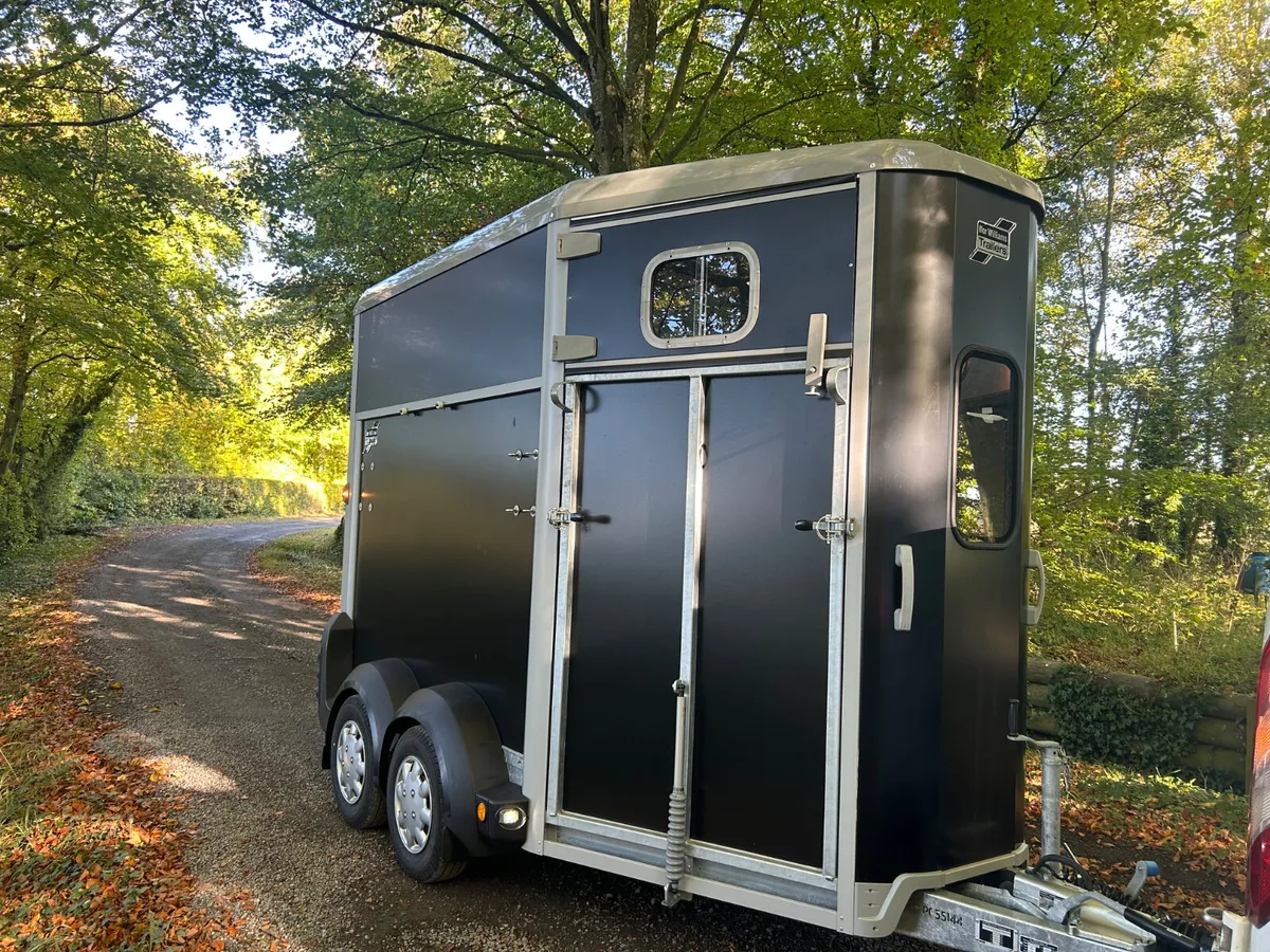 New Ifor Williams HB506 Deluxe Horsebox - Image 1