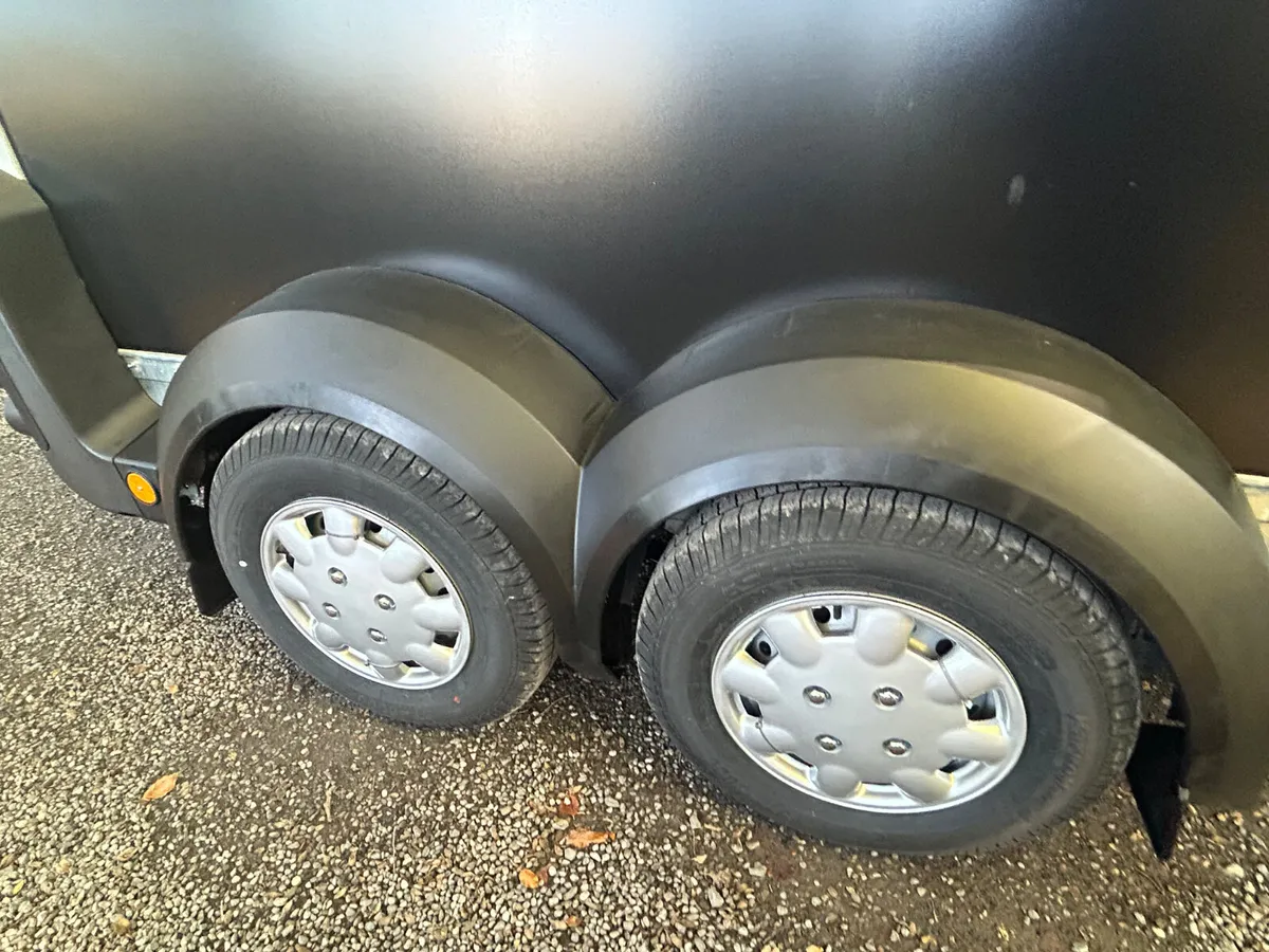New Ifor Williams HB506 Deluxe Horsebox - Image 3