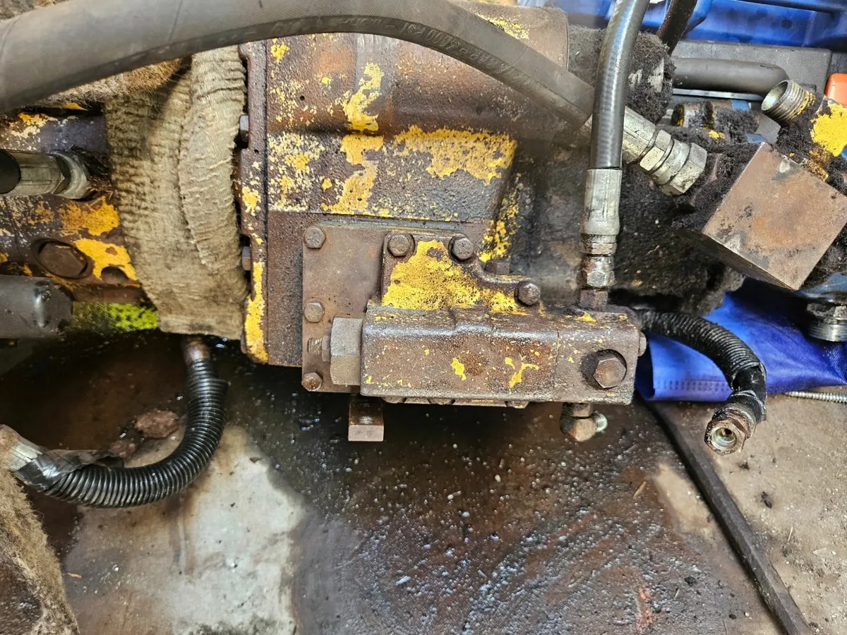 Pumps wanted like in pic for track dumper - Image 1