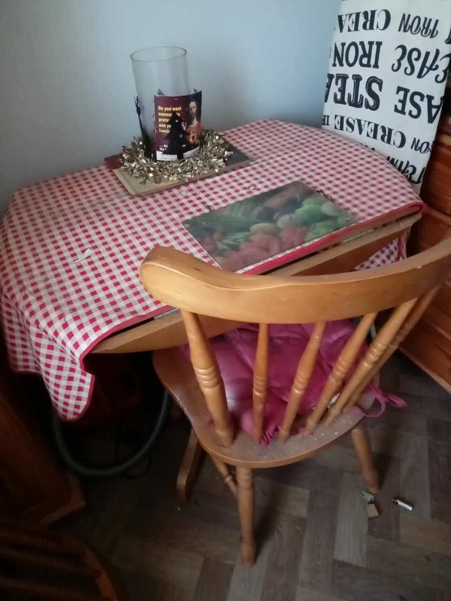 Table and 3chairs - Image 3