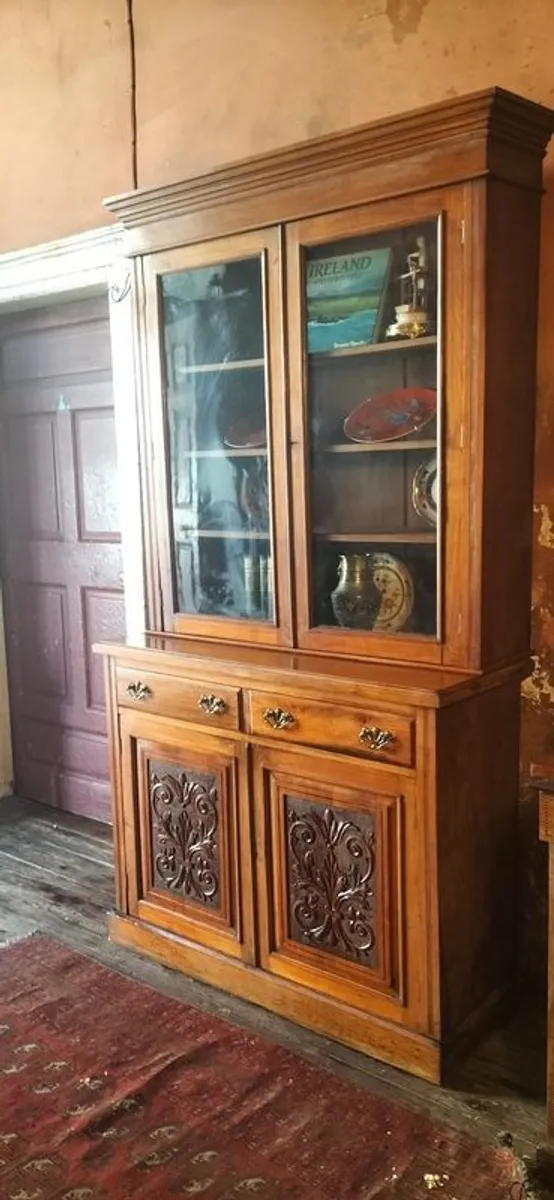 Antique Victorian walnut Bookcase - Image 2
