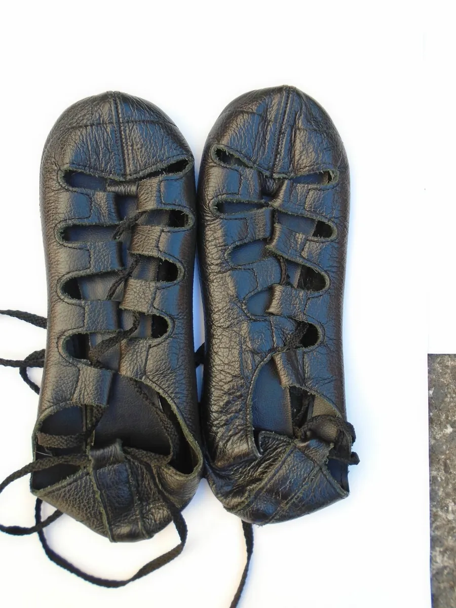 Inishfree Irish Dancing shoes, Size 6, Dance poms - Image 1