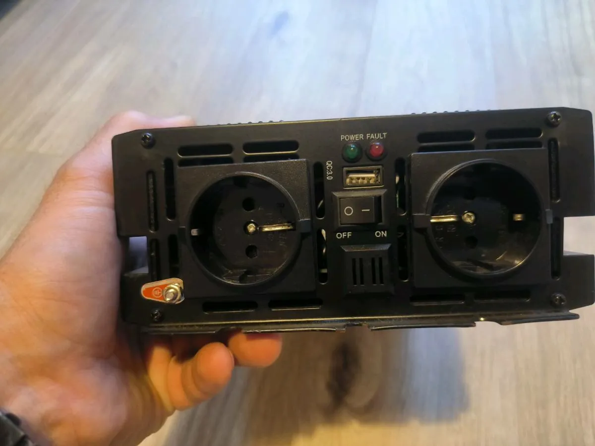Power inverter 12V to 230v 2000W - Image 3