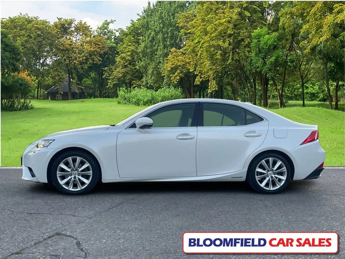 Lexus IS300h Executive Edition - Image 4