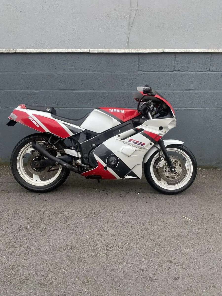 Yamaha FZR 600 - Image 1