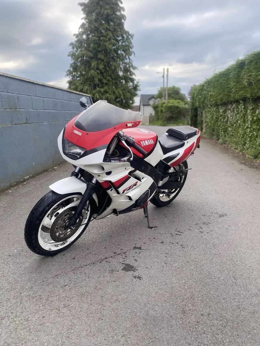 Yamaha FZR 600 - Image 2