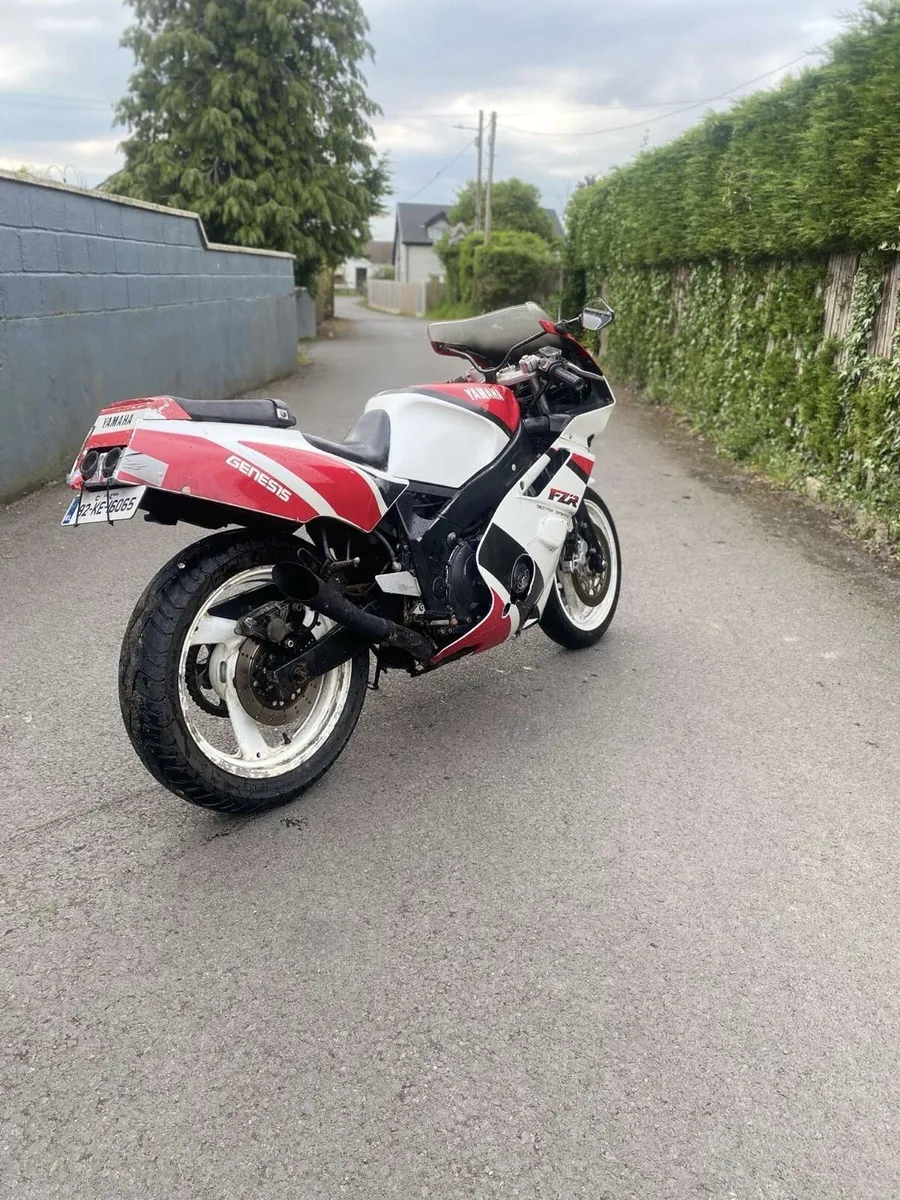 Yamaha FZR 600 - Image 3