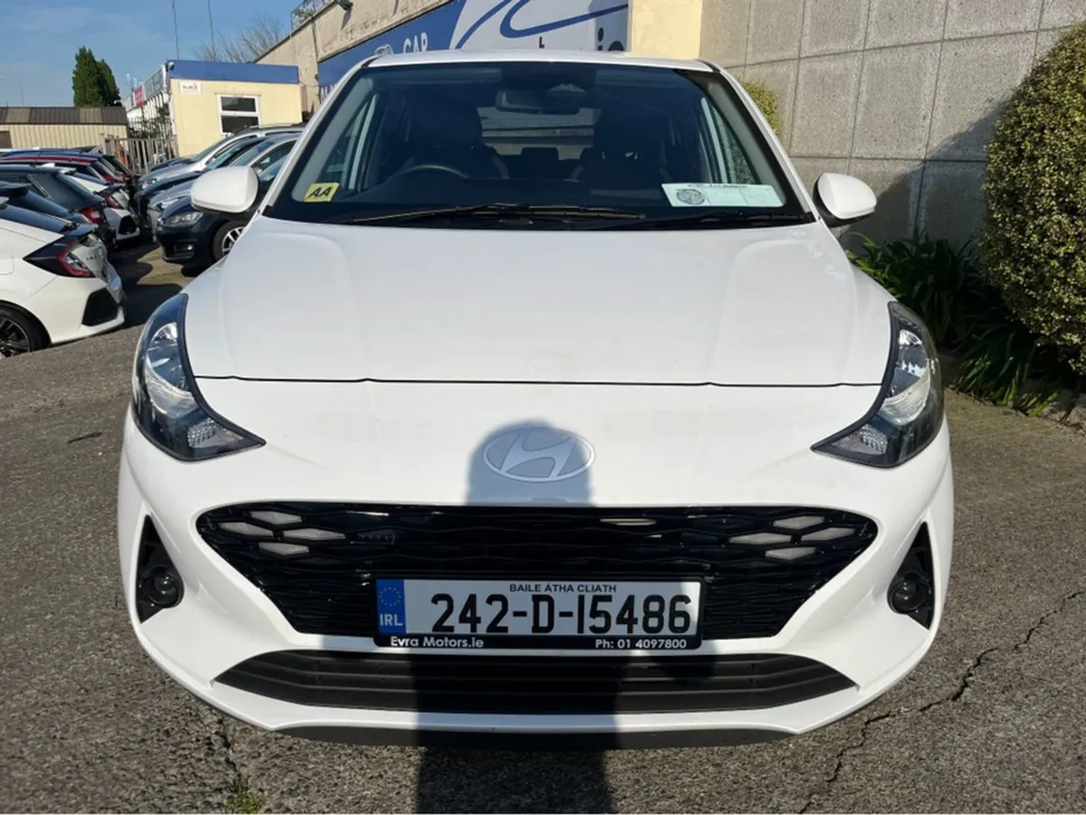 Hyundai i10 Deluxe Plus 1.0 Petrol //low Miles// - Image 3
