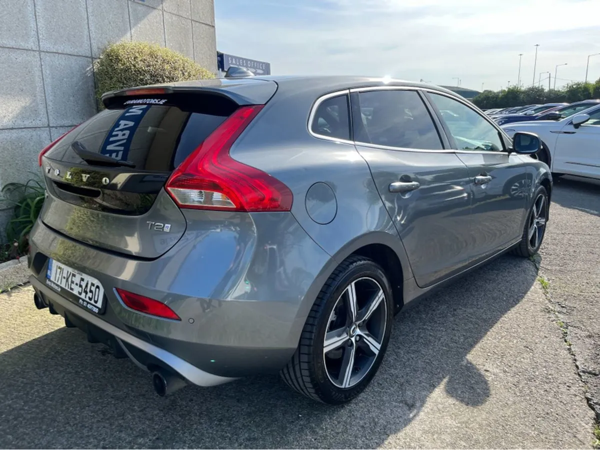 Volvo V40 R-design T2 2.0 Petrol - Image 4