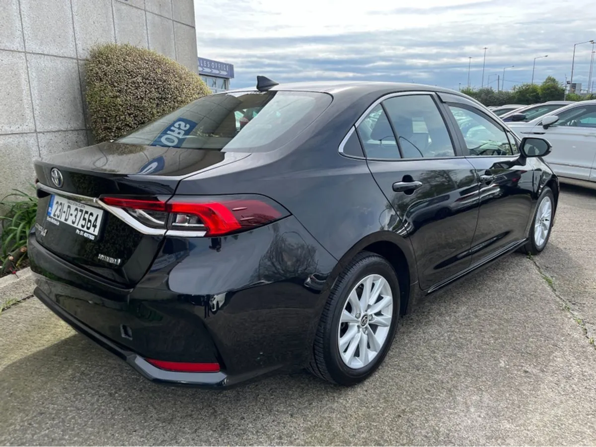 Toyota Corolla Luna Saloon Hybrid Automatic 1.8 P - Image 4