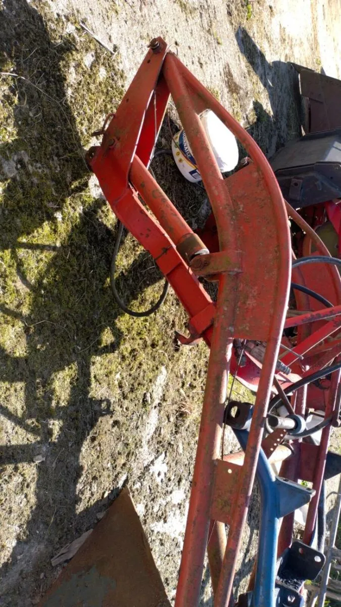 Quicke, trip loader and bucket - Image 3