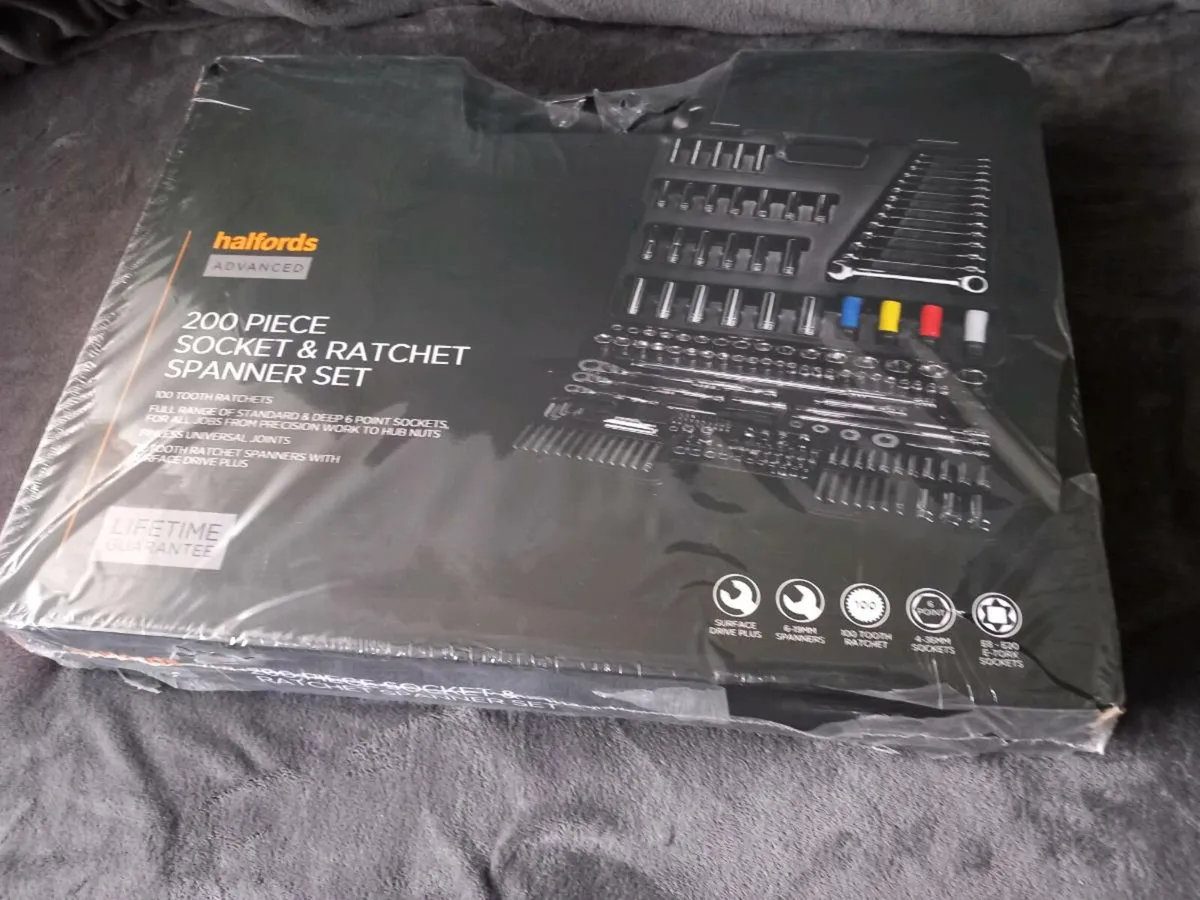 200pce halfords socket set brand new in  box - Image 1