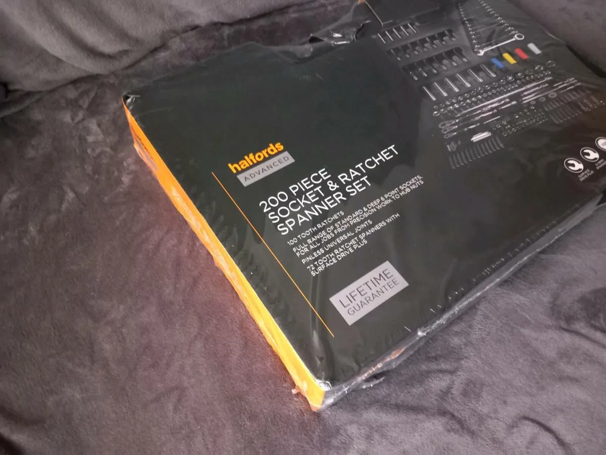 200pce halfords socket set brand new in  box - Image 2