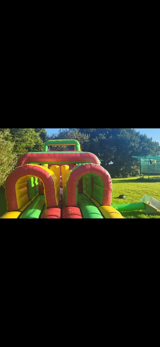 Bouncing castle obstacle course for sale - Image 4
