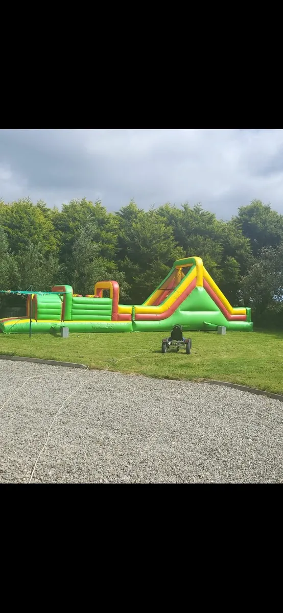 Bouncing castle obstacle course for sale - Image 1