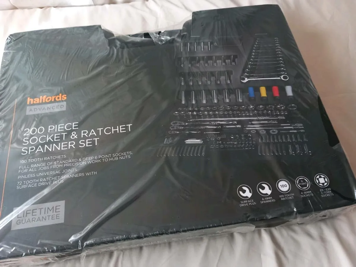 Halfords 200pce socket set brand new in box - Image 3