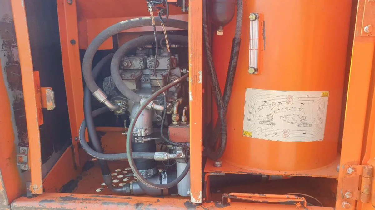 Hitachi ex135 - Image 3