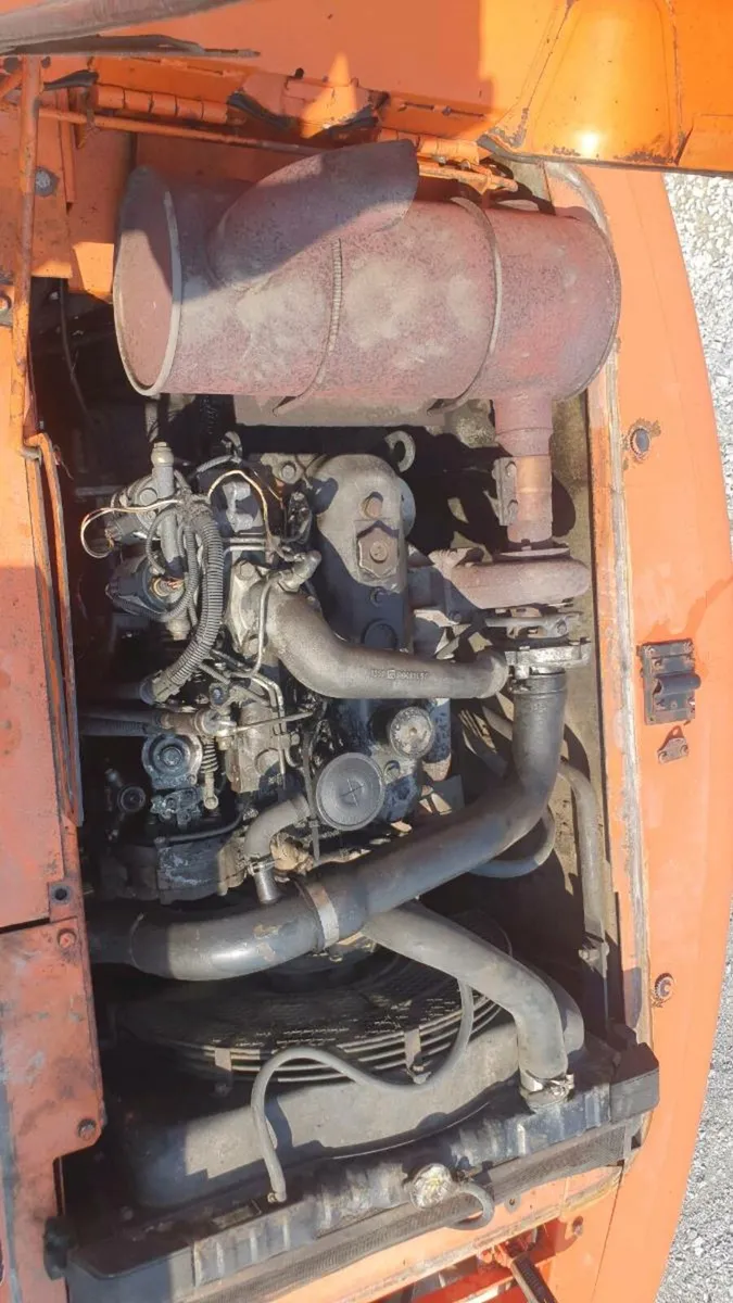 Hitachi ex135 - Image 4