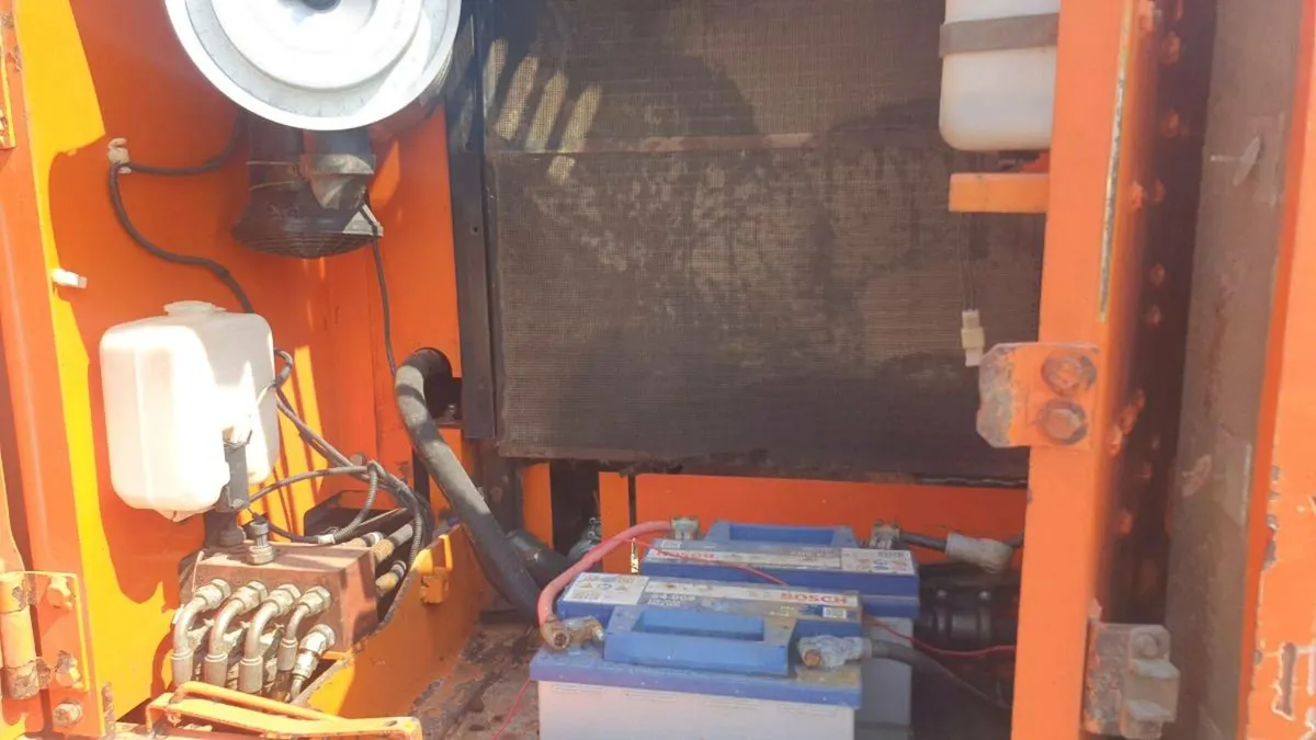 Hitachi ex135 - Image 4