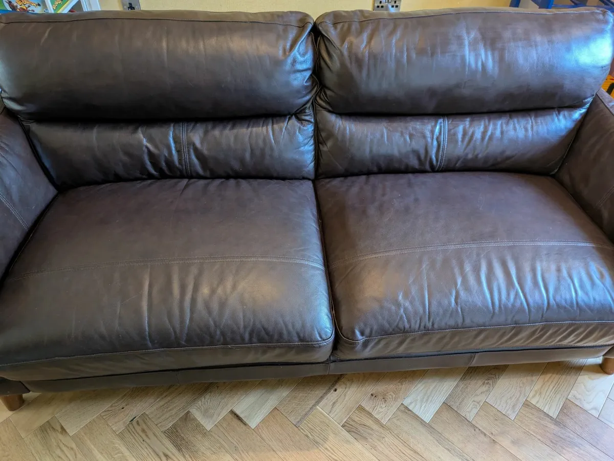 **Nearly New** 2.5 seater brown leather sofa - Image 3