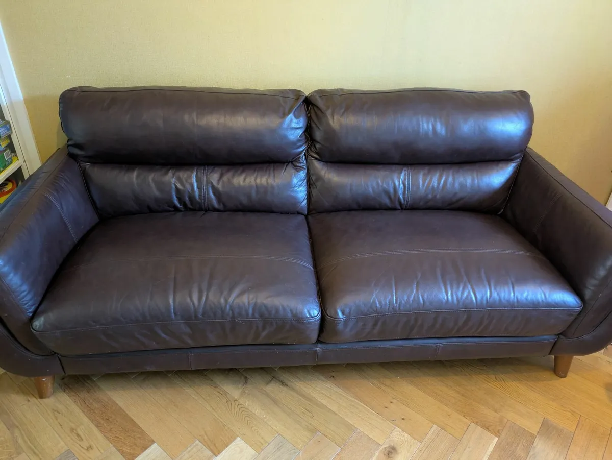 **Nearly New** 2.5 seater brown leather sofa - Image 4