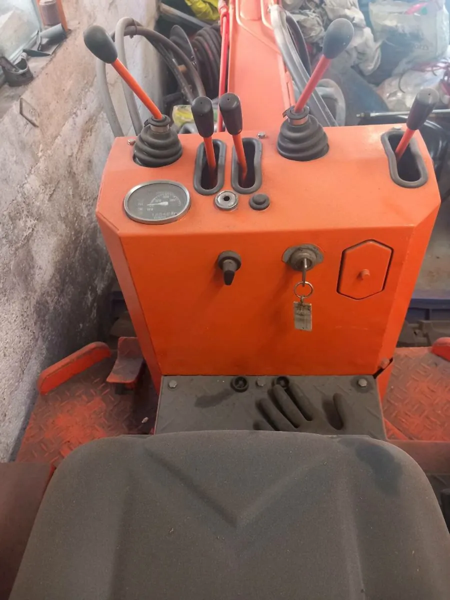 Kubota mini digger - Image 4