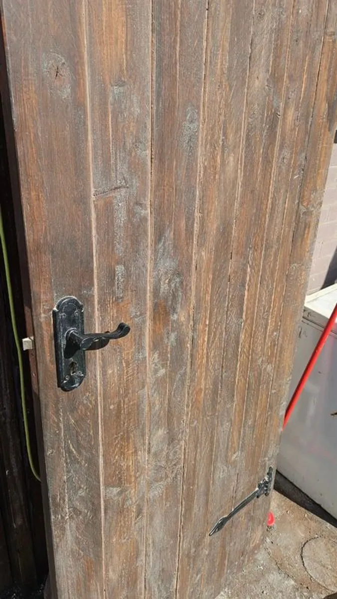 Wooden Barn Style Doors - Image 3