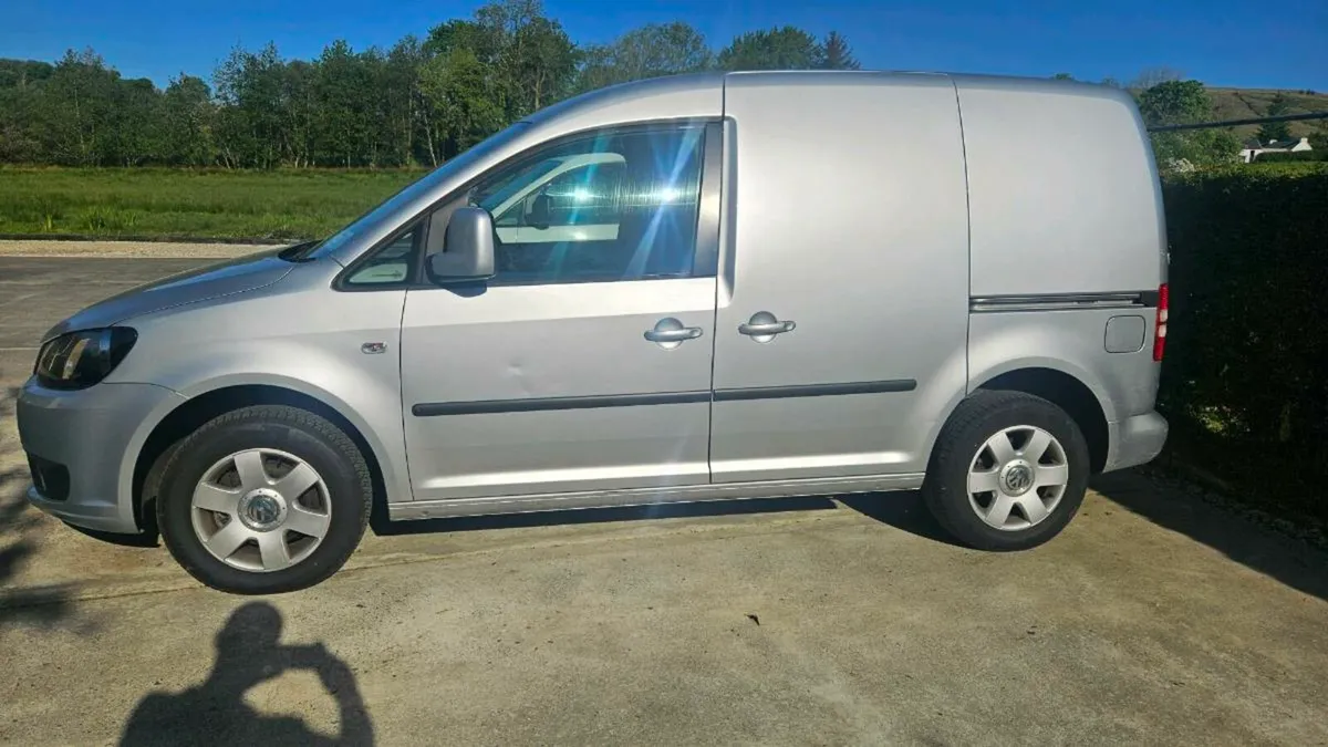 VW Caddy Automatic - Image 4