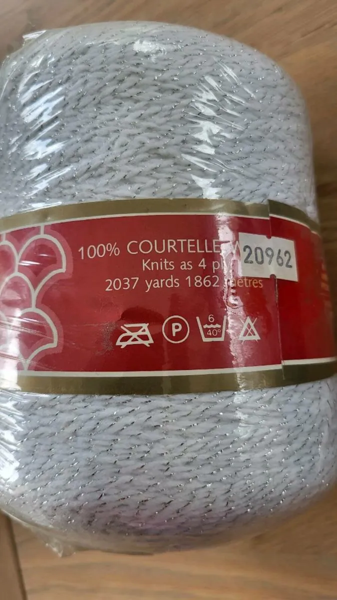 2 new cones of wool. Price is for both. - Image 2
