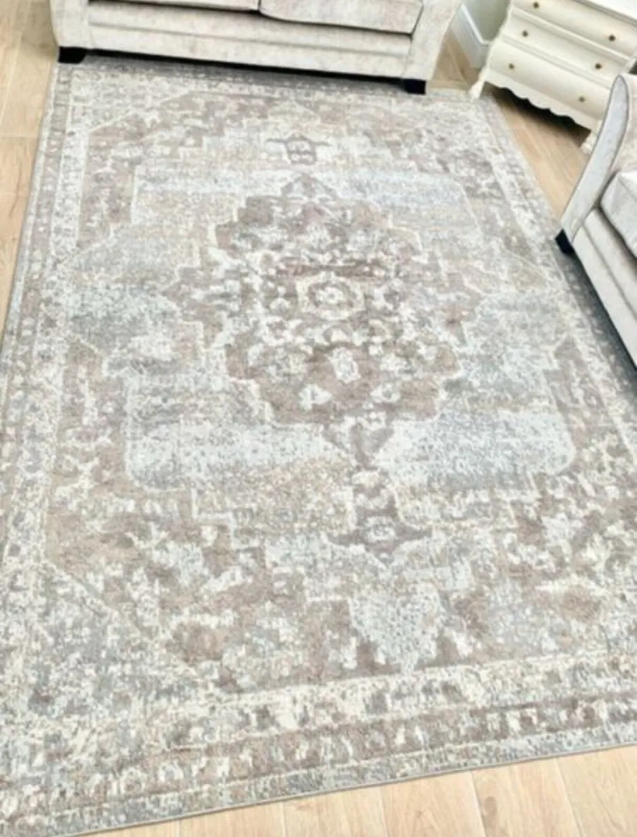 Area rug - Image 1
