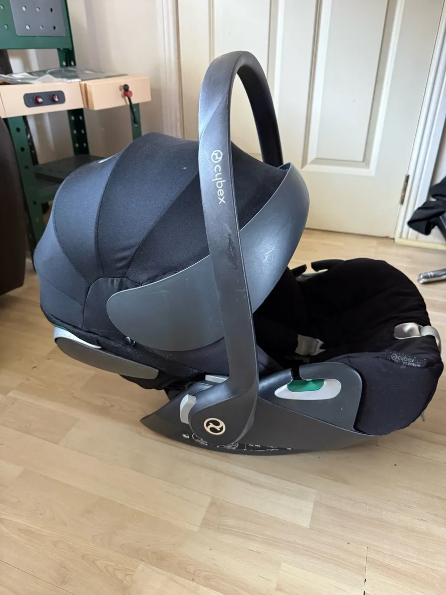 Cybex cloud Z car seat with base - Image 1