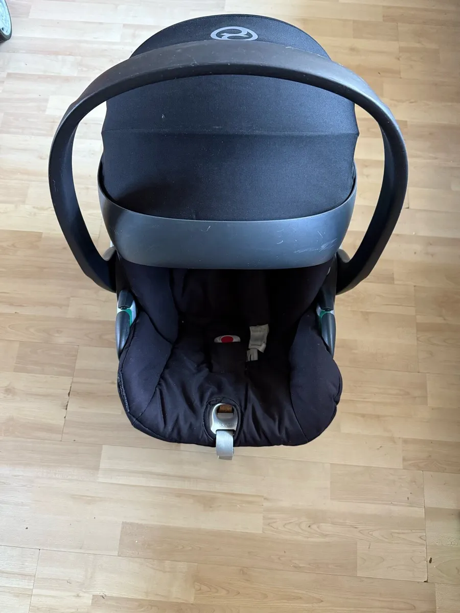 Cybex cloud Z car seat with base - Image 2
