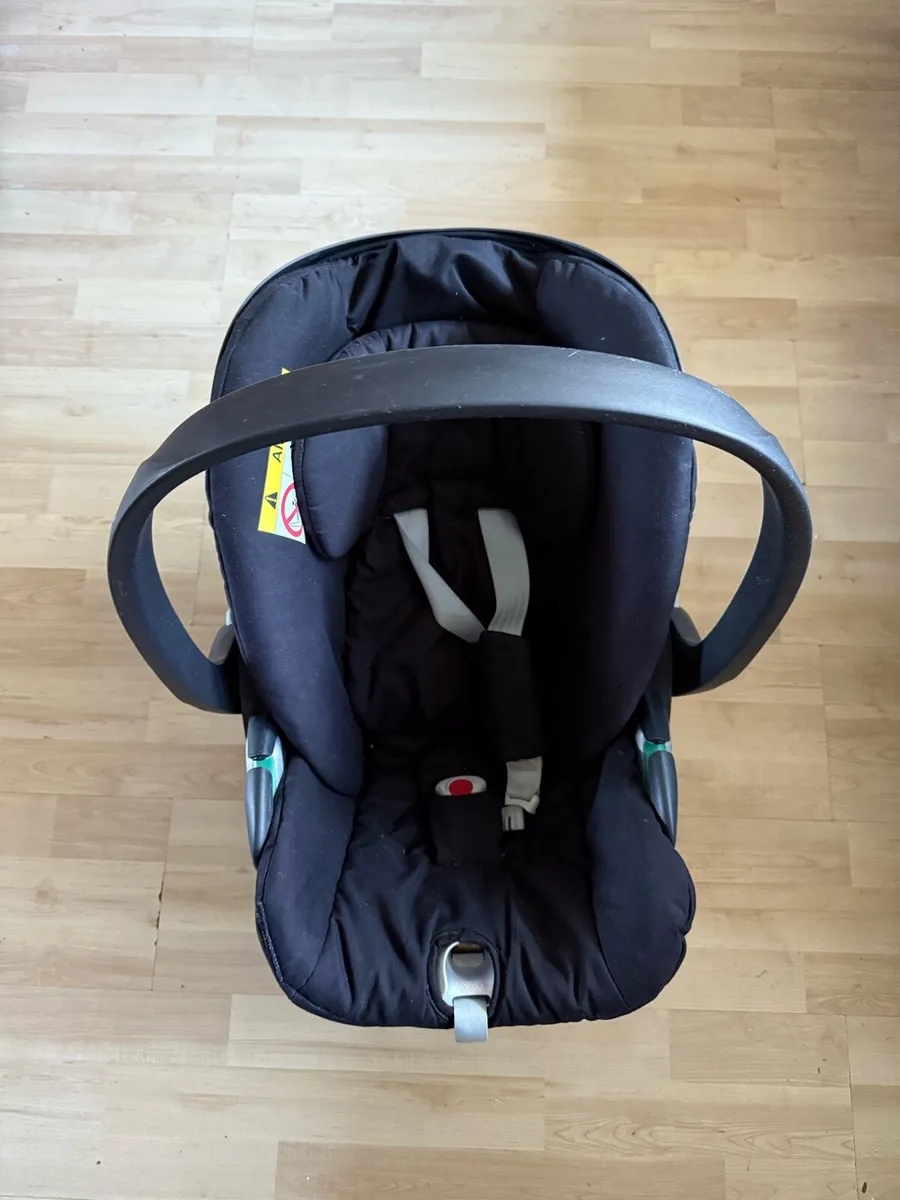 Cybex cloud Z car seat with base - Image 3