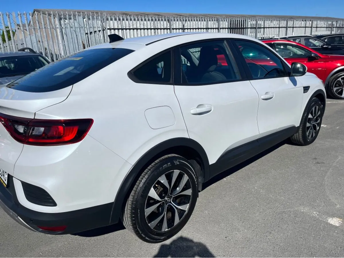 Renault Arkana Iconic TCE 140 Auto EDC 5DR AU Fin - Image 4