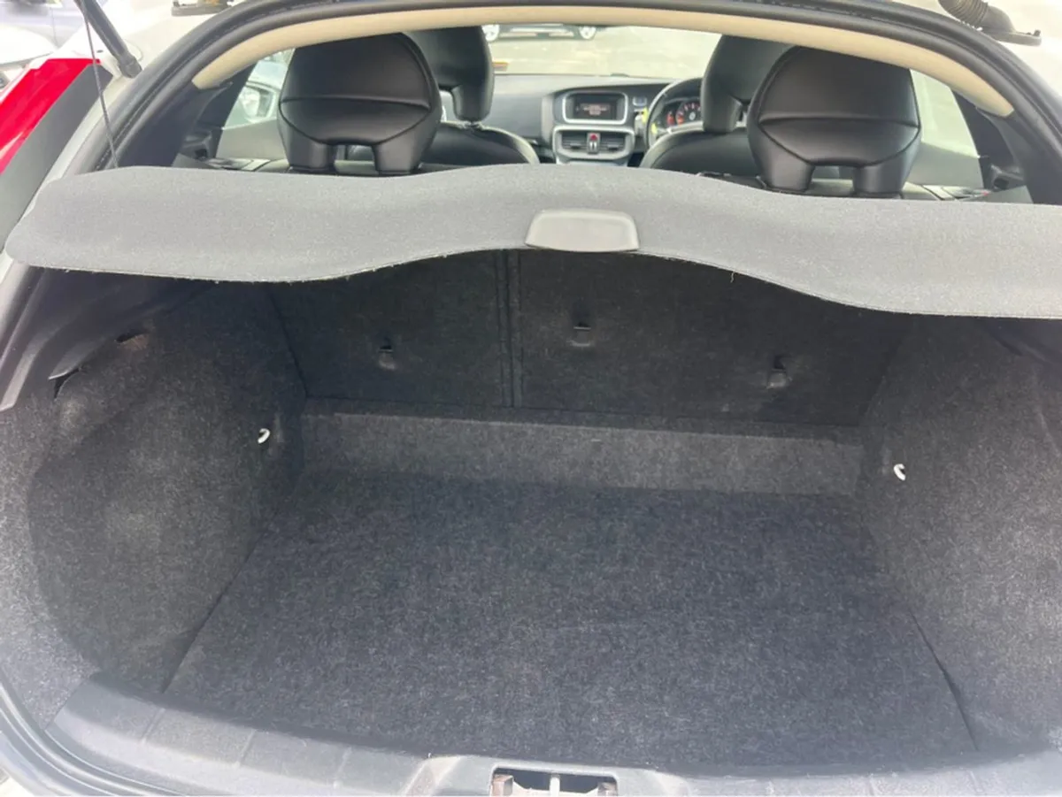 Volvo V40 40 Series 2.0 T3 Inscription 152BHP D2 - Image 3
