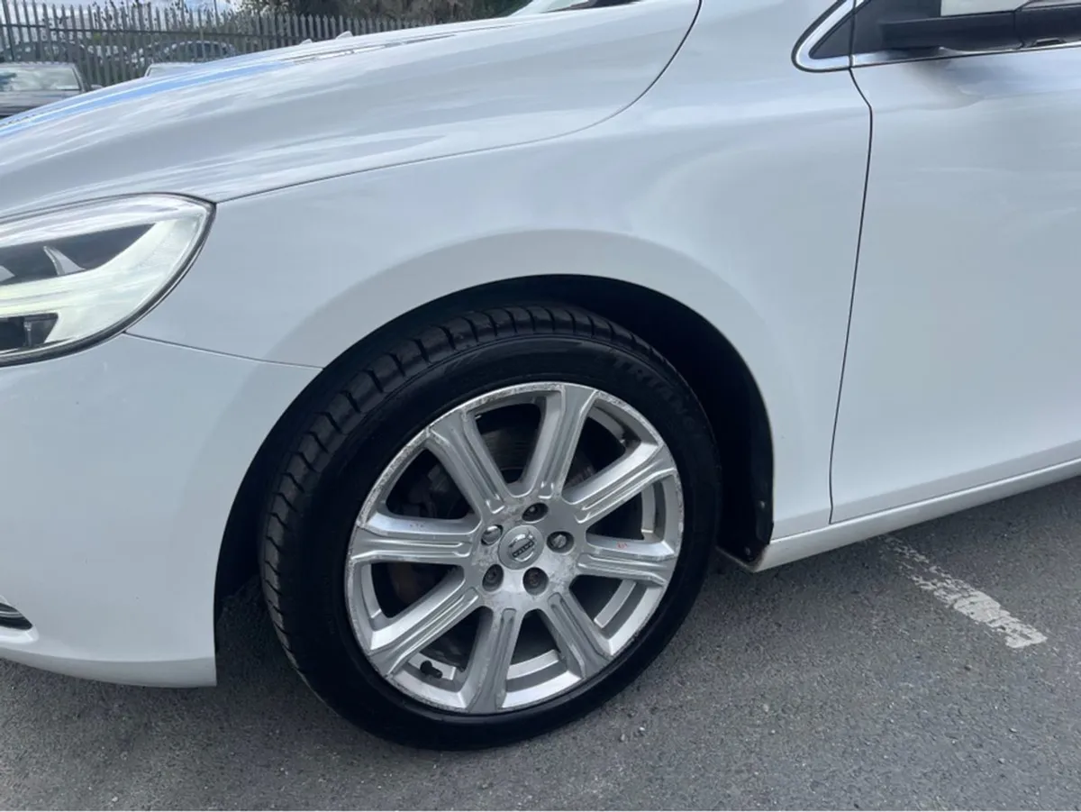 Volvo V40 40 Series 2.0 T3 Inscription 152BHP D2 - Image 4