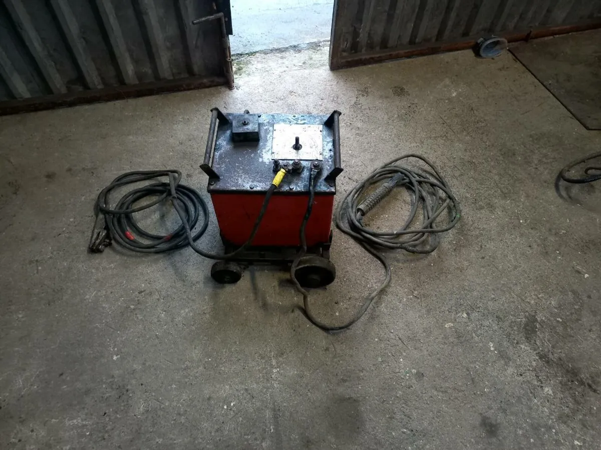Oil cooled welder - Image 1