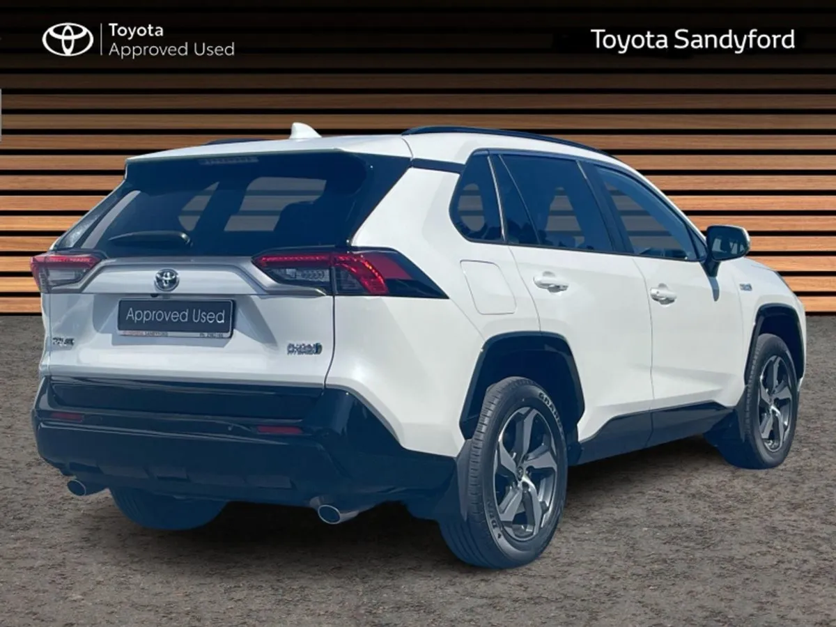 Toyota Rav4 Plug-in Hybrid SOL // 4WD // Full Lea - Image 2