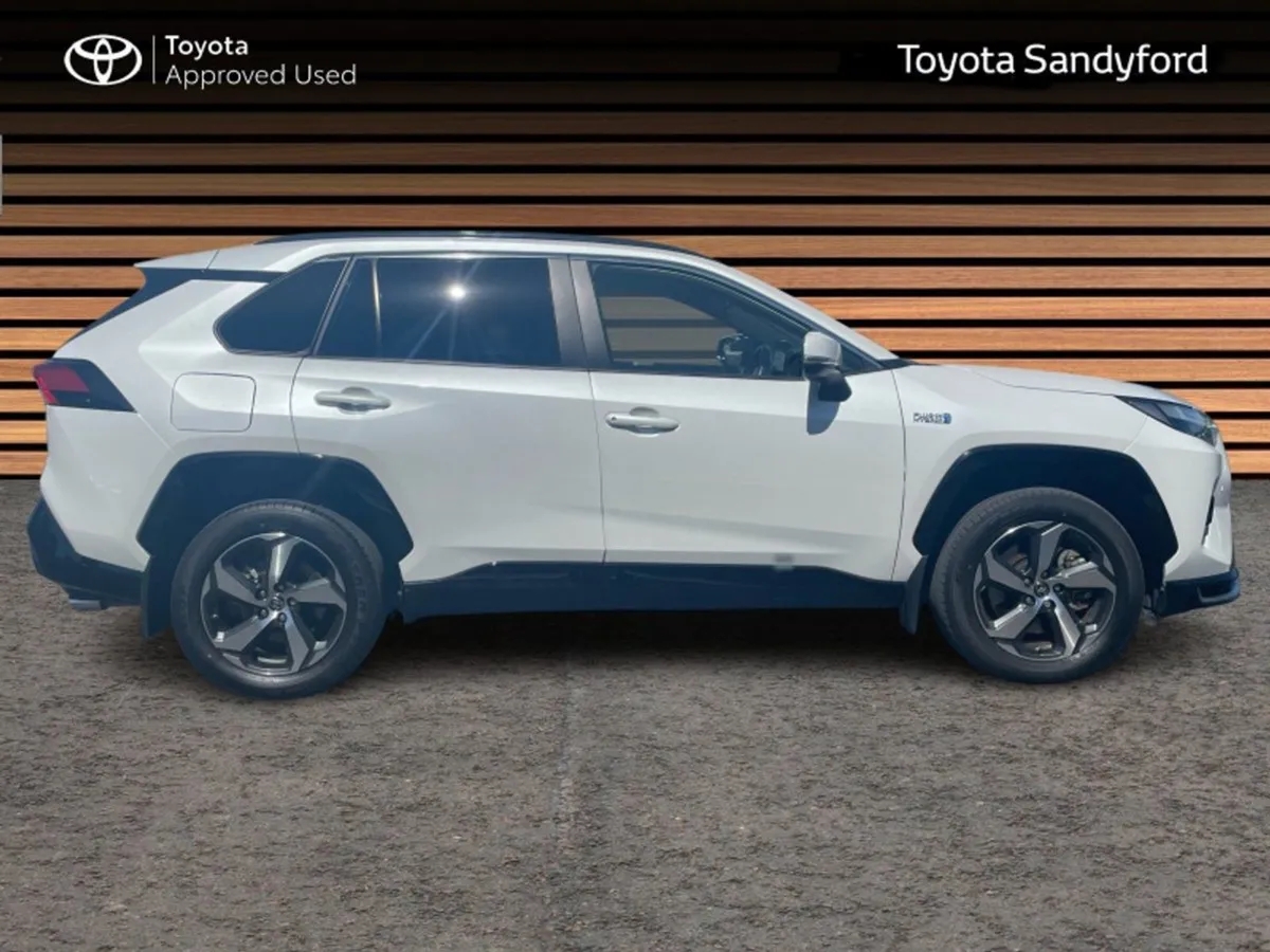 Toyota Rav4 Plug-in Hybrid SOL // 4WD // Full Lea - Image 3