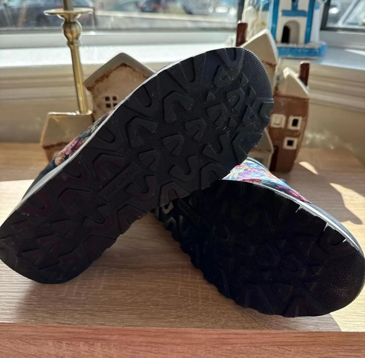 Sneakers - Image 2