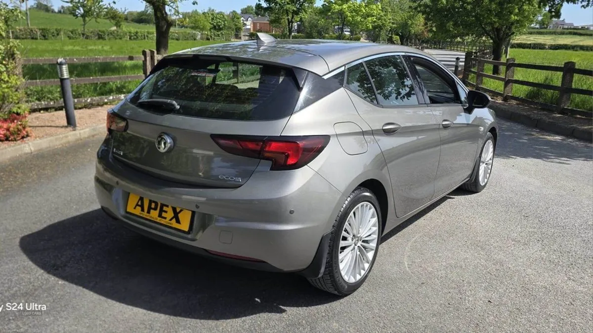 Vauxhall Astra Diesel Hatchback - Image 4