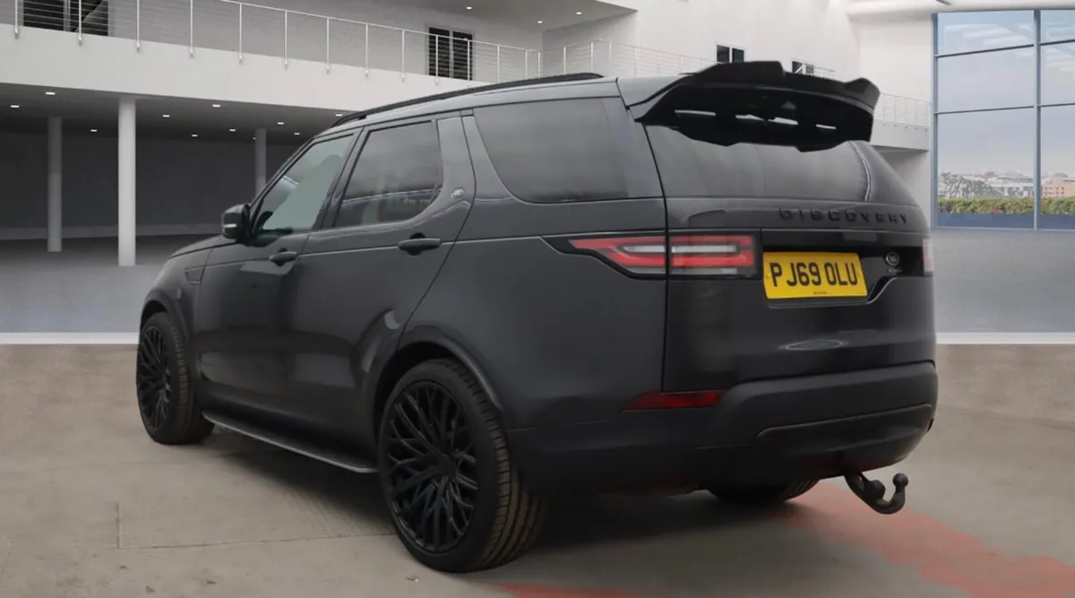 2019 Landrover Discovery Black HSE 3.0D commercial - Image 4