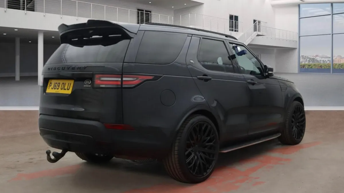 2019 Landrover Discovery Black HSE 3.0D commercial - Image 3