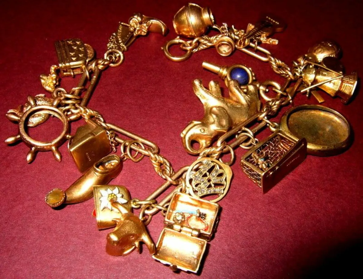 Vintage Hallmarked Traditional Charm Bracelet - Image 2