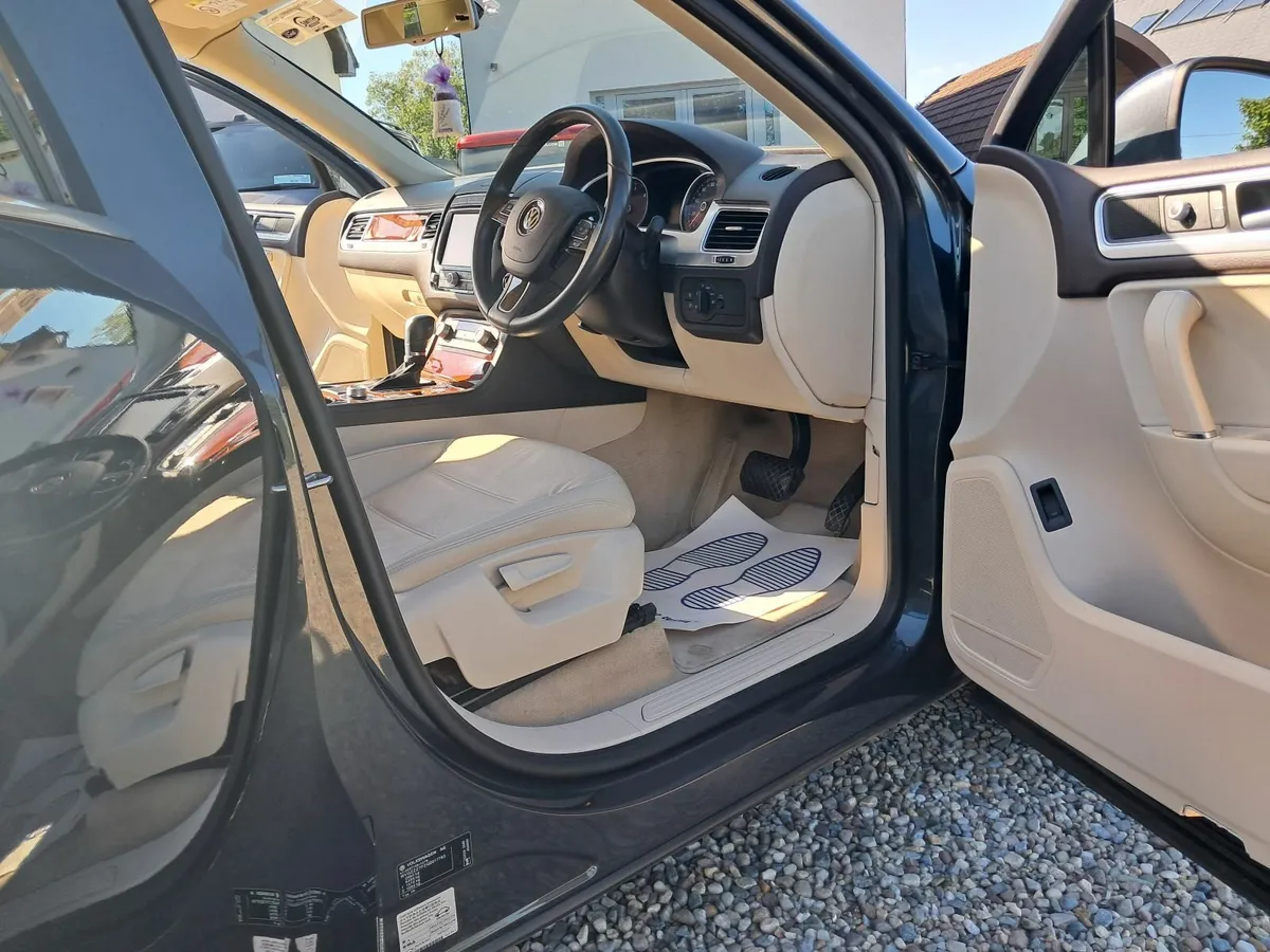 Volkswagen Touareg 2015 - Image 2