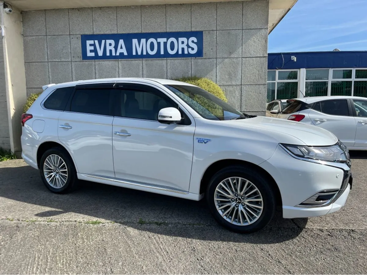 Mitsubishi Outlander Hybrid Automatic Plug IN Pet - Image 3